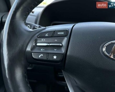 Красный Хендай Kona Electric, объемом двигателя 0 л и пробегом 113 тыс. км за 19900 $, фото 40 на Automoto.ua