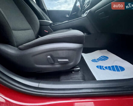 Красный Хендай Kona Electric, объемом двигателя 0 л и пробегом 161 тыс. км за 17999 $, фото 21 на Automoto.ua