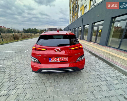 Красный Хендай Kona Electric, объемом двигателя 0 л и пробегом 161 тыс. км за 17999 $, фото 4 на Automoto.ua
