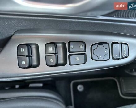 Красный Хендай Kona Electric, объемом двигателя 0 л и пробегом 113 тыс. км за 19900 $, фото 35 на Automoto.ua