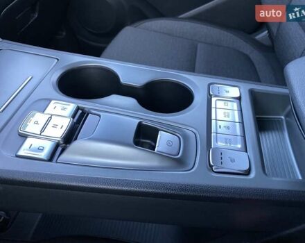 Красный Хендай Kona Electric, объемом двигателя 0 л и пробегом 105 тыс. км за 20500 $, фото 40 на Automoto.ua