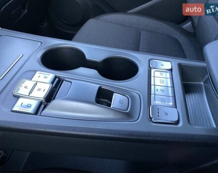 Красный Хендай Kona Electric, объемом двигателя 0 л и пробегом 105 тыс. км за 20500 $, фото 8 на Automoto.ua