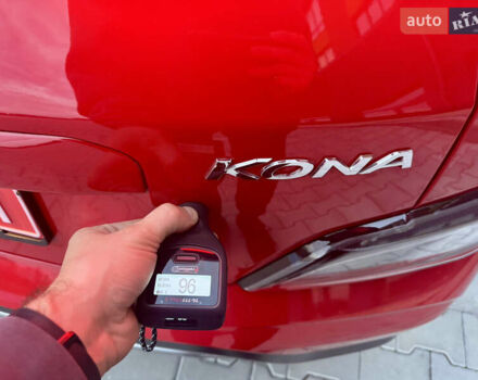 Красный Хендай Kona Electric, объемом двигателя 0 л и пробегом 161 тыс. км за 17999 $, фото 63 на Automoto.ua