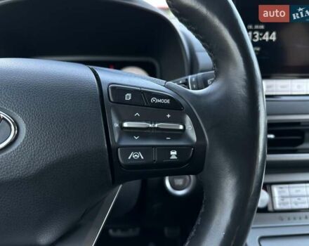 Красный Хендай Kona Electric, объемом двигателя 0 л и пробегом 113 тыс. км за 19900 $, фото 41 на Automoto.ua