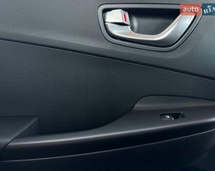 Красный Хендай Kona Electric, объемом двигателя 0 л и пробегом 113 тыс. км за 19900 $, фото 65 на Automoto.ua