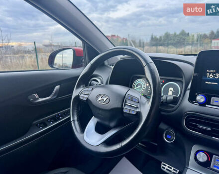 Красный Хендай Kona Electric, объемом двигателя 0 л и пробегом 161 тыс. км за 17999 $, фото 40 на Automoto.ua