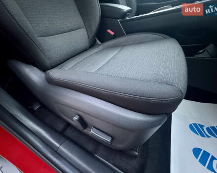 Красный Хендай Kona Electric, объемом двигателя 0 л и пробегом 161 тыс. км за 17999 $, фото 22 на Automoto.ua