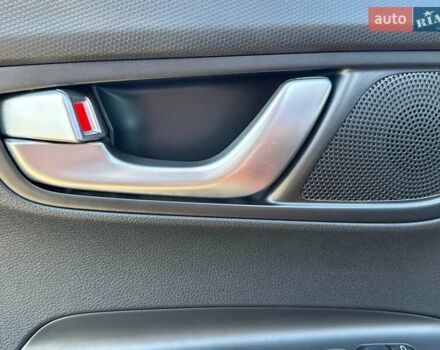 Красный Хендай Kona Electric, объемом двигателя 0 л и пробегом 86 тыс. км за 20600 $, фото 26 на Automoto.ua