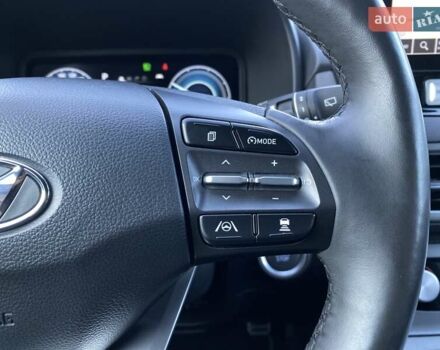 Красный Хендай Kona Electric, объемом двигателя 0 л и пробегом 105 тыс. км за 20500 $, фото 6 на Automoto.ua