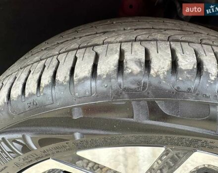 Красный Хендай Kona Electric, объемом двигателя 0 л и пробегом 86 тыс. км за 20600 $, фото 22 на Automoto.ua