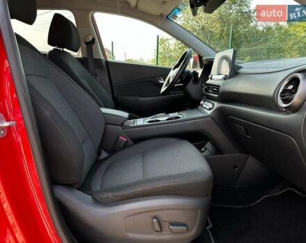 Красный Хендай Kona Electric, объемом двигателя 0 л и пробегом 113 тыс. км за 19900 $, фото 73 на Automoto.ua