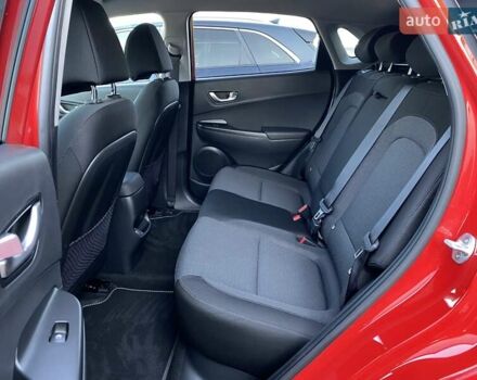 Красный Хендай Kona Electric, объемом двигателя 0 л и пробегом 105 тыс. км за 20200 $, фото 61 на Automoto.ua