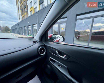 Красный Хендай Kona Electric, объемом двигателя 0 л и пробегом 161 тыс. км за 17999 $, фото 48 на Automoto.ua