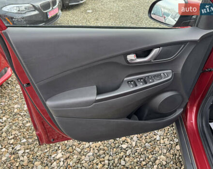 Красный Хендай Kona Electric, объемом двигателя 0 л и пробегом 51 тыс. км за 17999 $, фото 16 на Automoto.ua