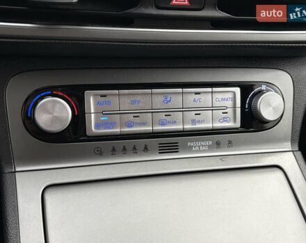 Красный Хендай Kona Electric, объемом двигателя 0 л и пробегом 89 тыс. км за 19799 $, фото 59 на Automoto.ua