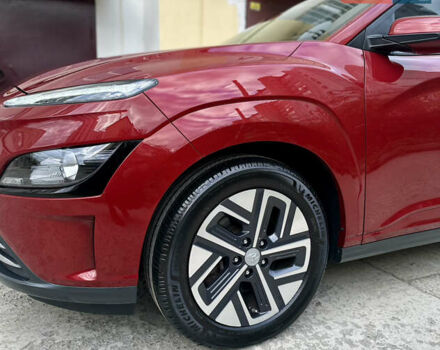 Красный Хендай Kona Electric, объемом двигателя 0 л и пробегом 84 тыс. км за 16950 $, фото 64 на Automoto.ua
