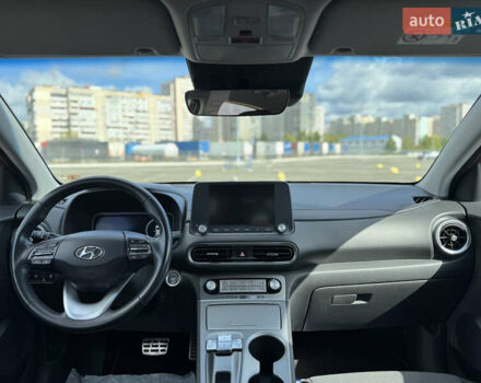 Красный Хендай Kona Electric, объемом двигателя 0 л и пробегом 53 тыс. км за 16900 $, фото 22 на Automoto.ua