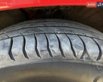 Красный Хендай Kona Electric, объемом двигателя 0 л и пробегом 113 тыс. км за 19950 $, фото 21 на Automoto.ua