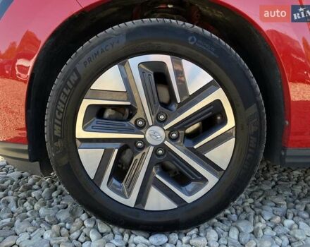 Красный Хендай Kona Electric, объемом двигателя 0 л и пробегом 113 тыс. км за 19950 $, фото 19 на Automoto.ua