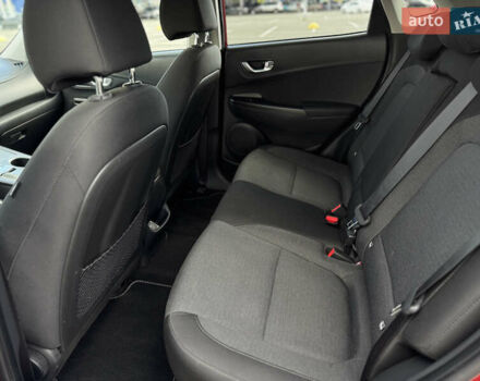 Красный Хендай Kona Electric, объемом двигателя 0 л и пробегом 53 тыс. км за 16900 $, фото 35 на Automoto.ua