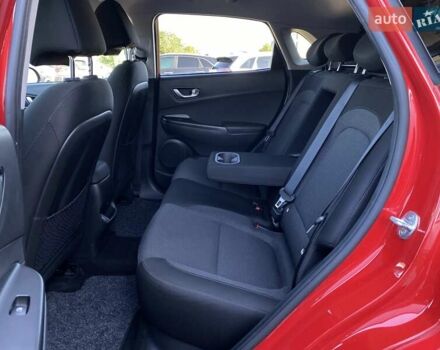Красный Хендай Kona Electric, объемом двигателя 0 л и пробегом 113 тыс. км за 19950 $, фото 70 на Automoto.ua