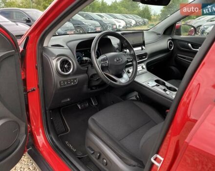 Красный Хендай Kona Electric, объемом двигателя 0 л и пробегом 117 тыс. км за 19200 $, фото 1 на Automoto.ua