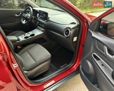 Красный Хендай Kona Electric, объемом двигателя 0 л и пробегом 84 тыс. км за 16950 $, фото 42 на Automoto.ua