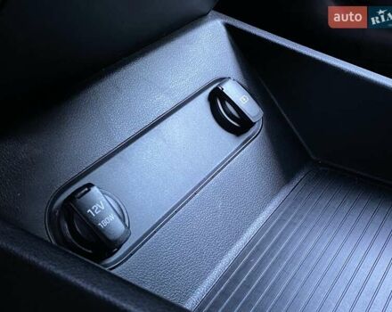 Красный Хендай Kona Electric, объемом двигателя 0 л и пробегом 113 тыс. км за 19950 $, фото 44 на Automoto.ua