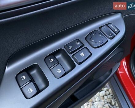 Красный Хендай Kona Electric, объемом двигателя 0 л и пробегом 113 тыс. км за 19950 $, фото 31 на Automoto.ua