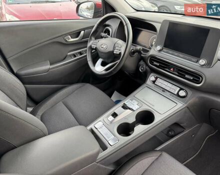 Красный Хендай Kona Electric, объемом двигателя 0 л и пробегом 51 тыс. км за 17999 $, фото 29 на Automoto.ua