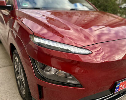 Красный Хендай Kona Electric, объемом двигателя 0 л и пробегом 84 тыс. км за 16950 $, фото 78 на Automoto.ua