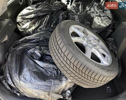 Красный Хендай Kona Electric, объемом двигателя 0 л и пробегом 113 тыс. км за 19950 $, фото 2 на Automoto.ua