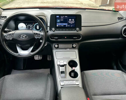 Красный Хендай Kona Electric, объемом двигателя 0 л и пробегом 84 тыс. км за 16950 $, фото 34 на Automoto.ua