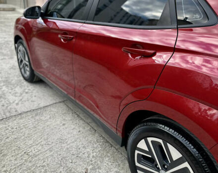 Красный Хендай Kona Electric, объемом двигателя 0 л и пробегом 84 тыс. км за 16950 $, фото 69 на Automoto.ua