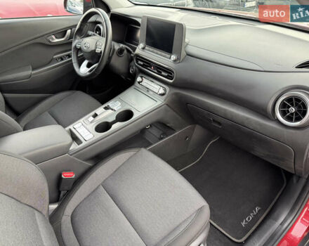 Красный Хендай Kona Electric, объемом двигателя 0 л и пробегом 51 тыс. км за 17999 $, фото 28 на Automoto.ua