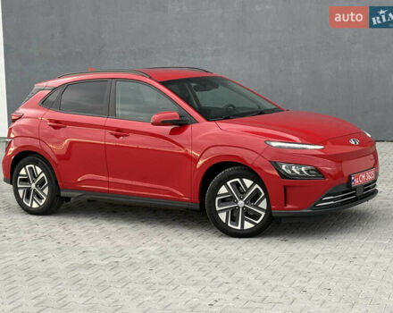 Красный Хендай Kona Electric, объемом двигателя 0 л и пробегом 89 тыс. км за 19799 $, фото 4 на Automoto.ua