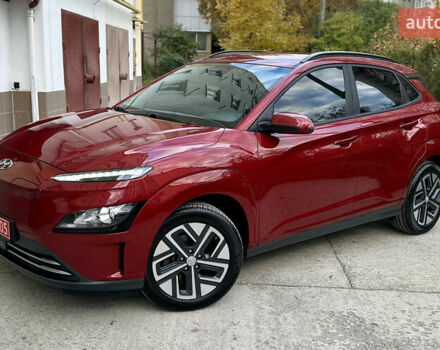 Красный Хендай Kona Electric, объемом двигателя 0 л и пробегом 84 тыс. км за 16950 $, фото 2 на Automoto.ua