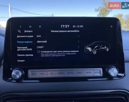 Красный Хендай Kona Electric, объемом двигателя 0 л и пробегом 113 тыс. км за 19950 $, фото 59 на Automoto.ua