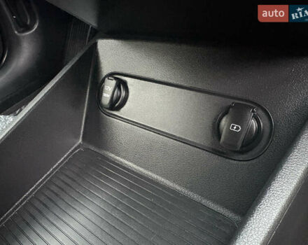 Красный Хендай Kona Electric, объемом двигателя 0 л и пробегом 89 тыс. км за 19799 $, фото 82 на Automoto.ua