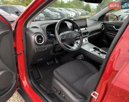 Красный Хендай Kona Electric, объемом двигателя 0 л и пробегом 117 тыс. км за 19200 $, фото 30 на Automoto.ua