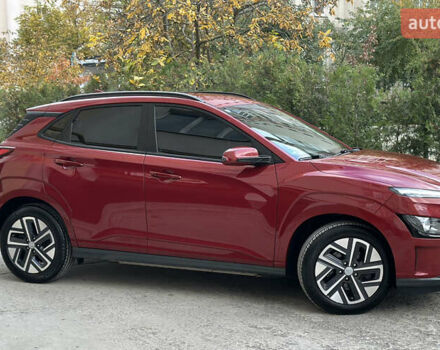 Красный Хендай Kona Electric, объемом двигателя 0 л и пробегом 84 тыс. км за 16950 $, фото 23 на Automoto.ua