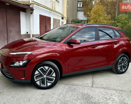 Красный Хендай Kona Electric, объемом двигателя 0 л и пробегом 84 тыс. км за 16950 $, фото 8 на Automoto.ua