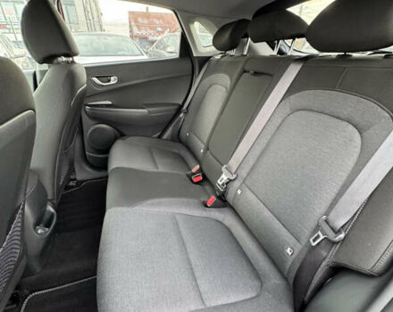 Красный Хендай Kona Electric, объемом двигателя 0 л и пробегом 51 тыс. км за 17999 $, фото 24 на Automoto.ua