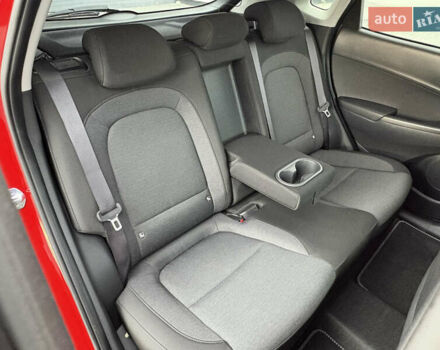 Красный Хендай Kona Electric, объемом двигателя 0 л и пробегом 89 тыс. км за 19799 $, фото 49 на Automoto.ua