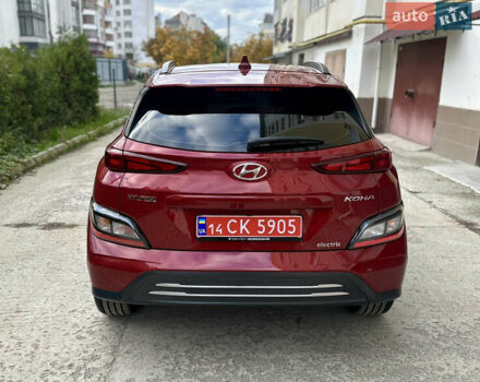 Красный Хендай Kona Electric, объемом двигателя 0 л и пробегом 84 тыс. км за 16950 $, фото 81 на Automoto.ua
