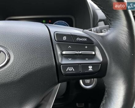 Красный Хендай Kona Electric, объемом двигателя 0 л и пробегом 117 тыс. км за 19200 $, фото 3 на Automoto.ua