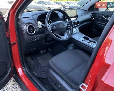 Красный Хендай Kona Electric, объемом двигателя 0 л и пробегом 113 тыс. км за 19950 $, фото 28 на Automoto.ua