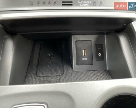 Червоний Хендай Kona Electric, об'ємом двигуна 0 л та пробігом 111 тис. км за 20700 $, фото 5 на Automoto.ua