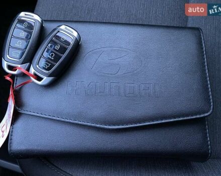 Красный Хендай Kona Electric, объемом двигателя 0 л и пробегом 113 тыс. км за 19950 $, фото 52 на Automoto.ua