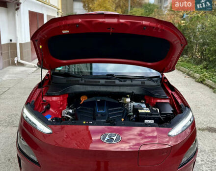 Красный Хендай Kona Electric, объемом двигателя 0 л и пробегом 84 тыс. км за 16950 $, фото 52 на Automoto.ua